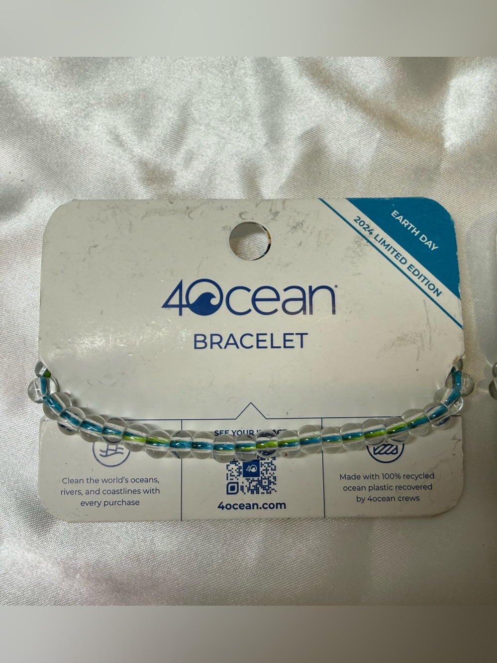 4Ocean Glow-in-the-Dark Clear & Blue Green Center Clear Bead Bracelet Set Beach - Picture 2 of 5